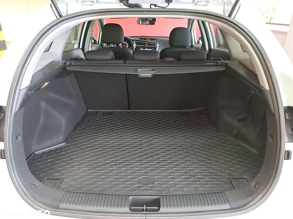 Kia Ceed - 13