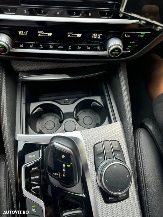 BMW Seria 5 520d xDrive AT - 25