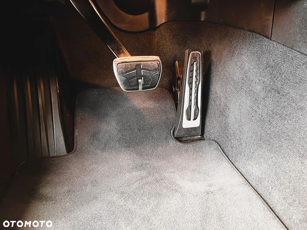 BMW Seria 3 318i M Sport - 23