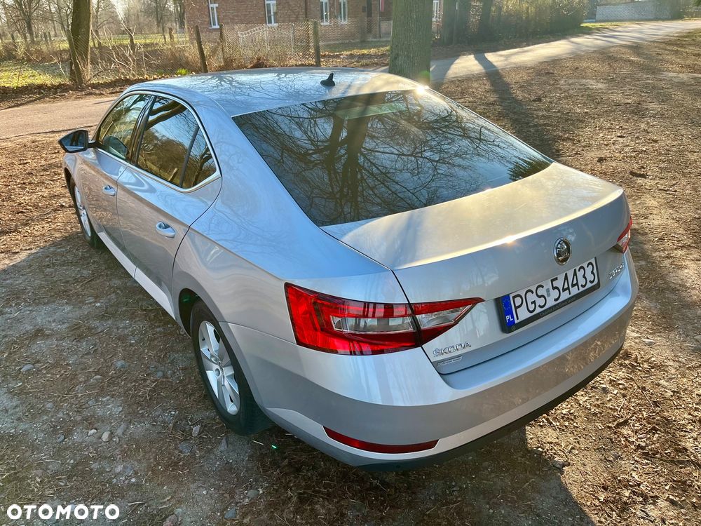 Skoda Superb 2.0 TDI Sportline DSG - 18