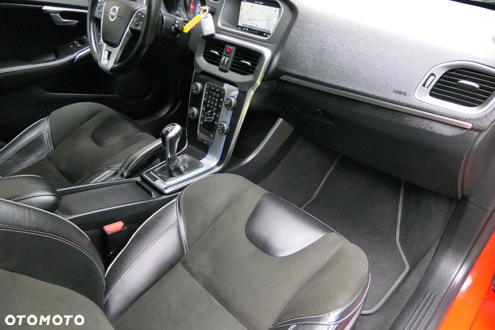 Volvo V40 D2 Drive-E R-Design Momentum - 20