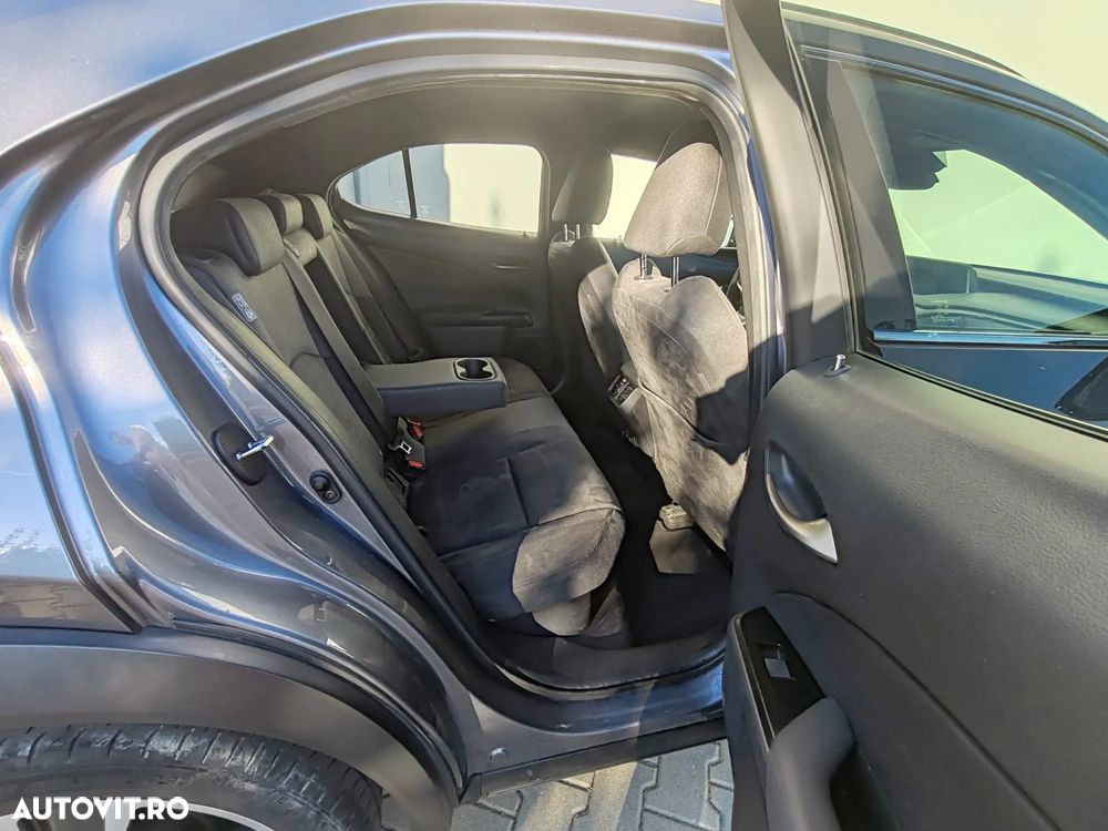 Lexus UX 250h FWD Executive - 8