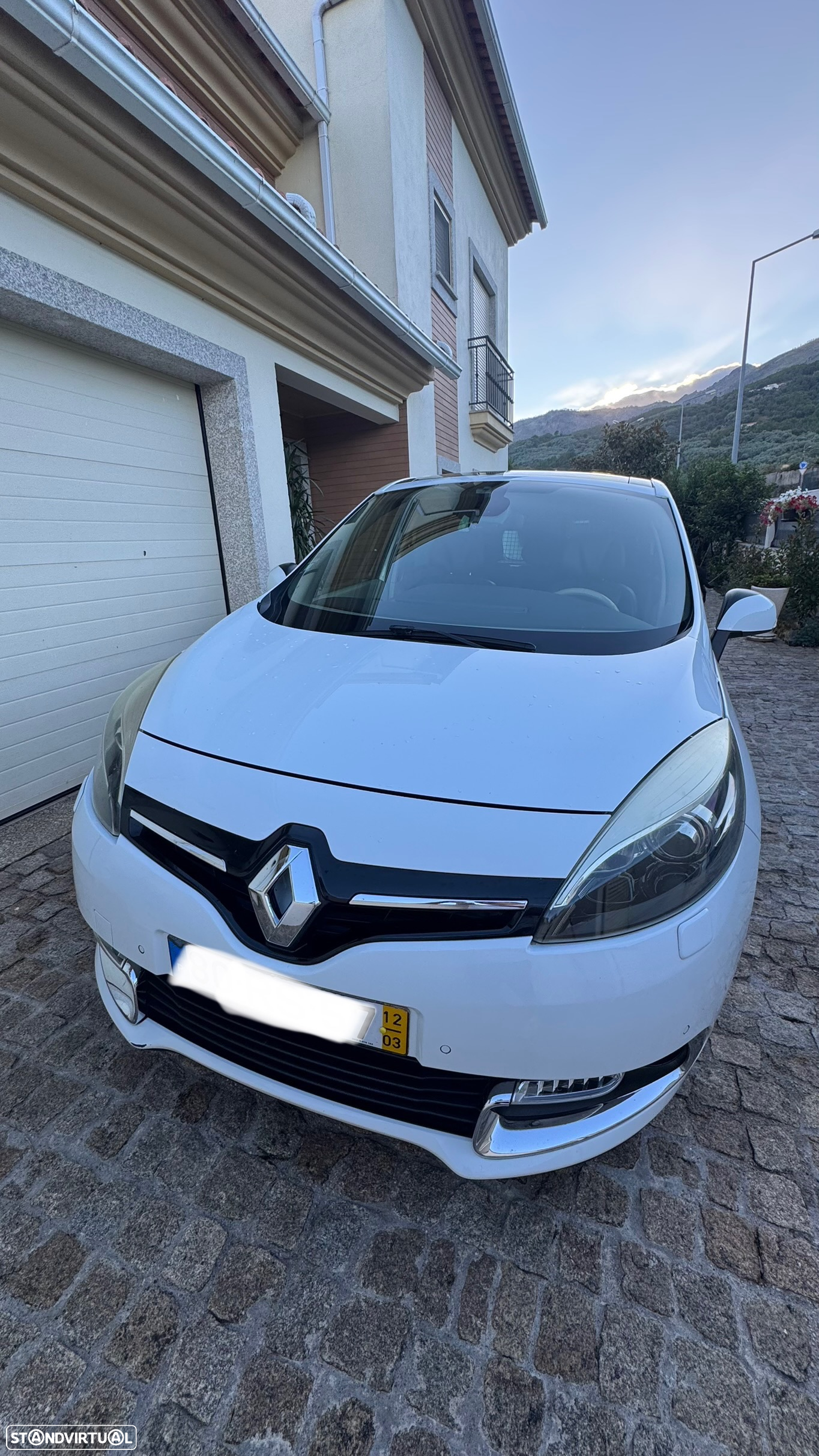Renault Grand Scénic 1.6 dCi Bose Edition SS - 2