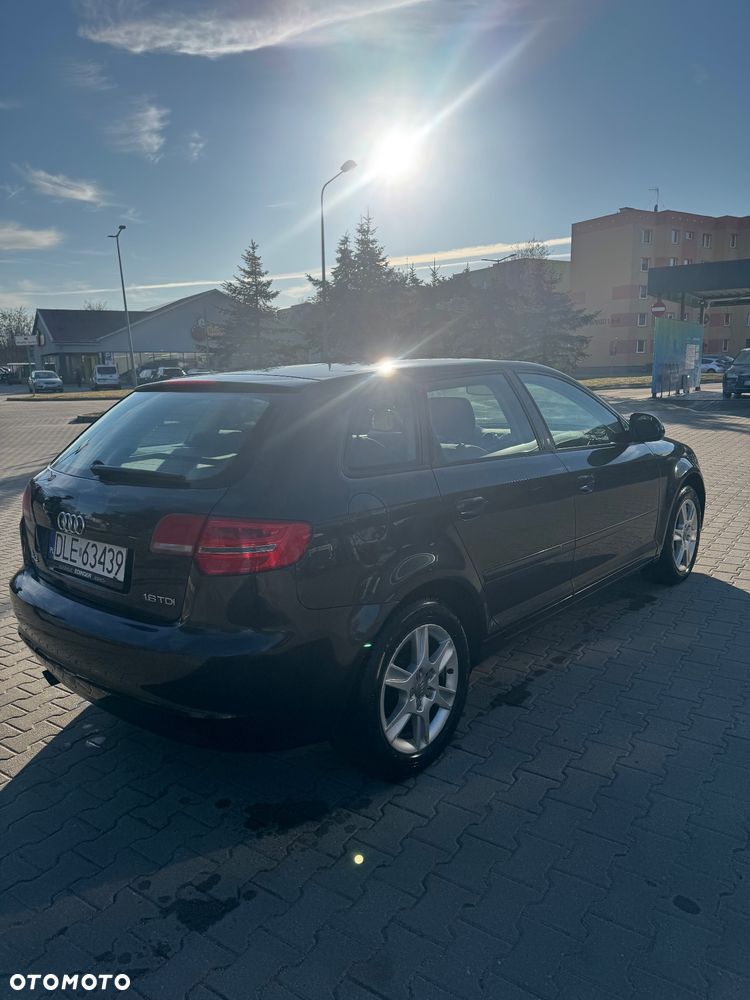 Audi A3 Sportback 1.6 TDI DPF Ambiente - 11