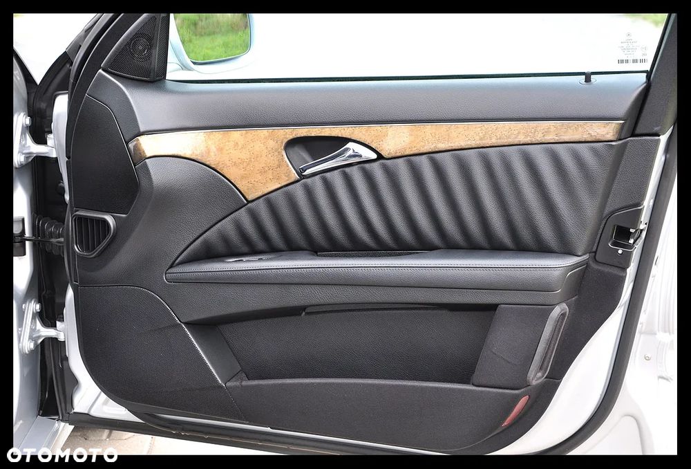 Mercedes-Benz Klasa E 320 CDI 7G-TRONIC Avantgarde - 26