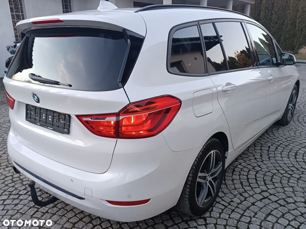 BMW Seria 2 218d Sport Line - 2