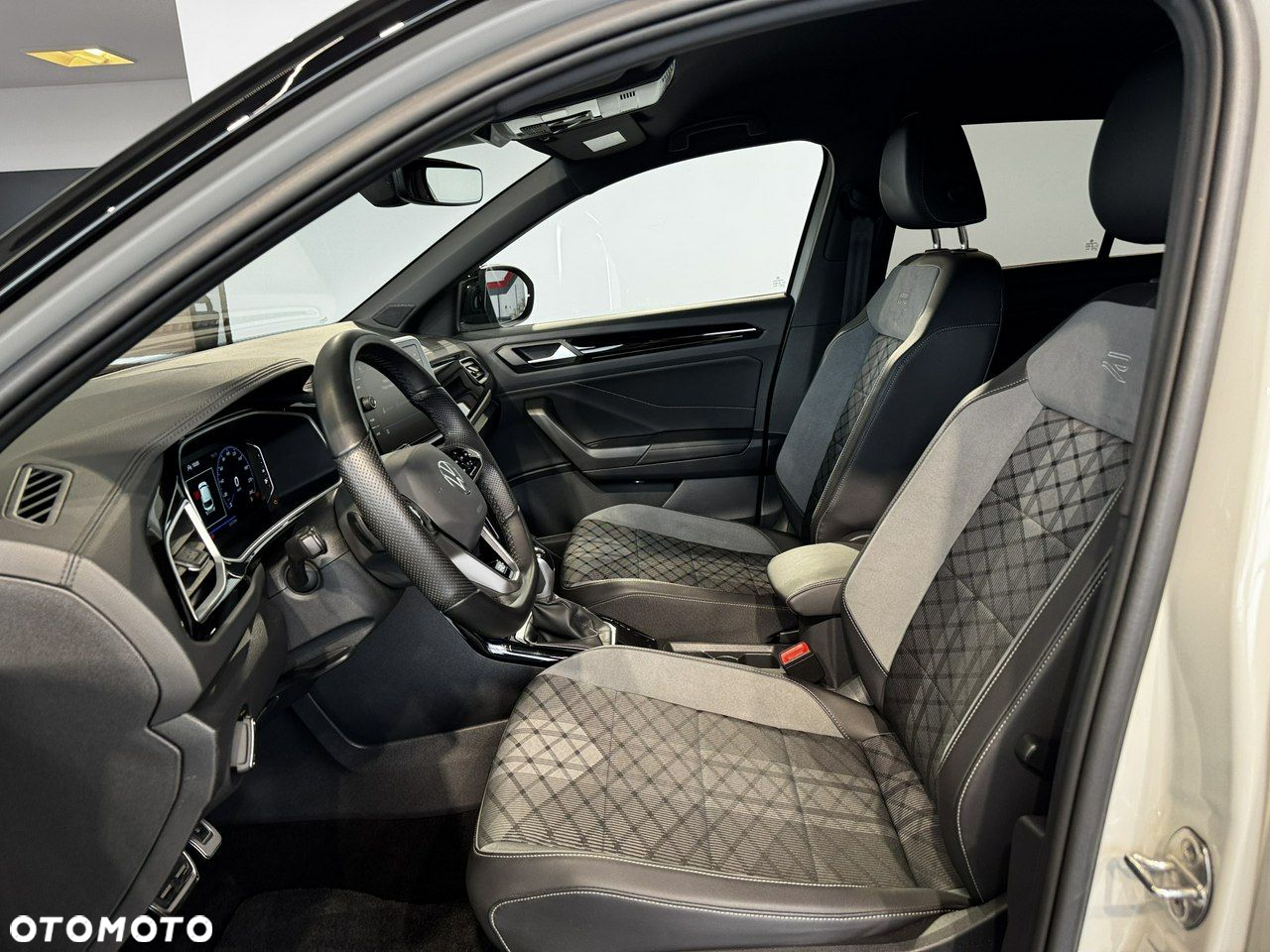 Volkswagen T-Roc - 13