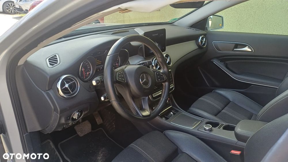 Mercedes-Benz GLA 220 d 4Matic 7G-DCT StreetStyle - 17