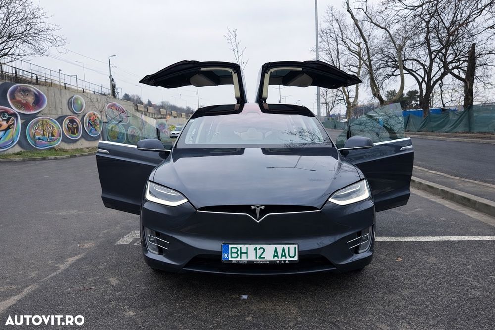 Tesla Model X - 1