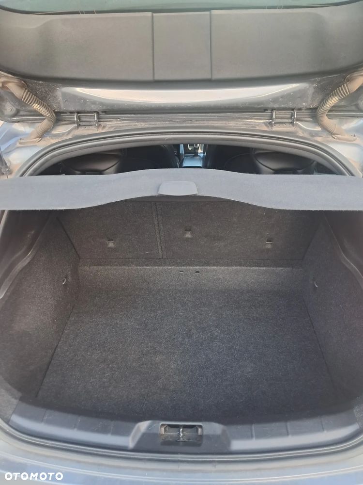 Volvo V40 D2 R-Design - 20