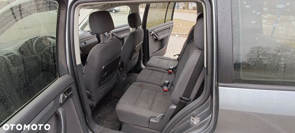 Volkswagen Touran - 14