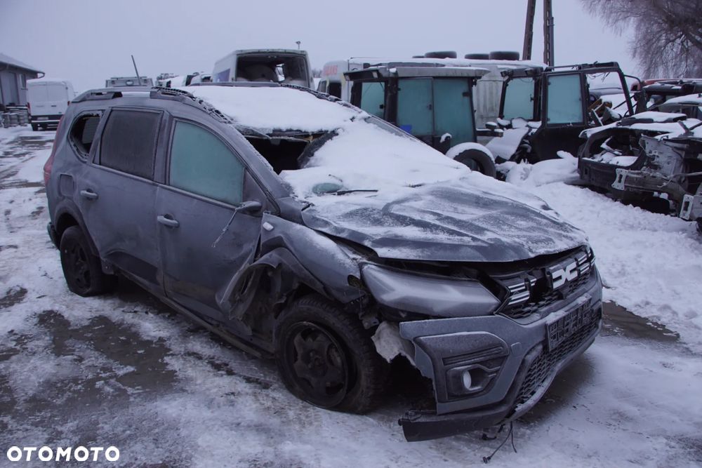 Auto na części - Dacia Jogger Lift 1.0 TCE 101 KM H4D480 2024R Silnik Skrzynia Drzwi Klapa Zderzak Lampa Klamka Szyba Relingi Deska Kokpit Sterownik Moduł Czujnik Licznik Kierownica Panel - 9