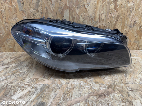 Przednia prawa lampa bmw f10 f11 lift nie skrętna xenon