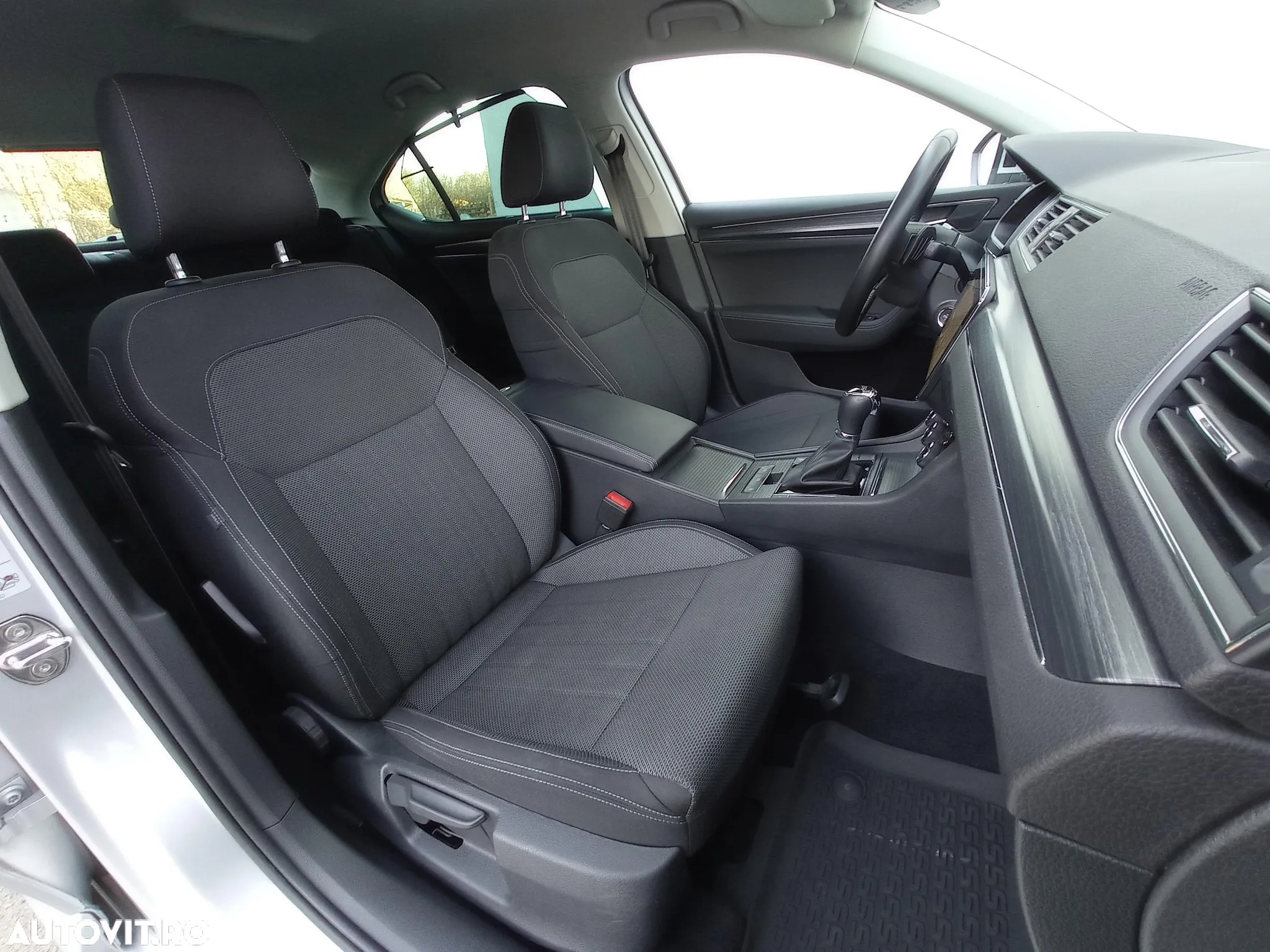 Skoda Superb 2.0 TDI DSG Style - 20