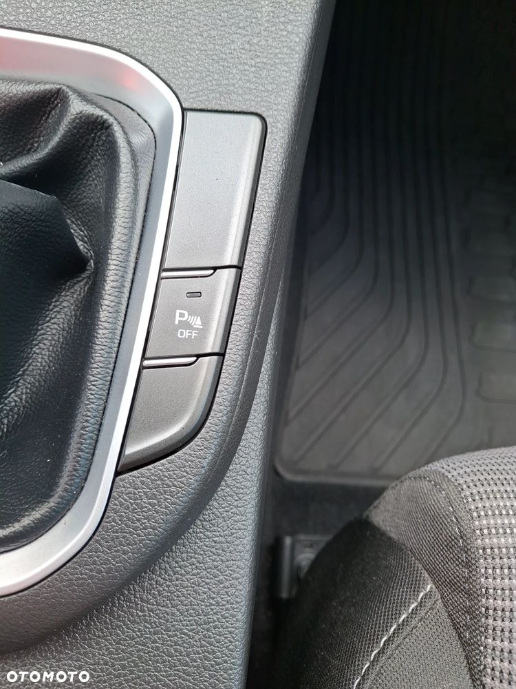 Hyundai i30 1.5 DPI Classic + - 32