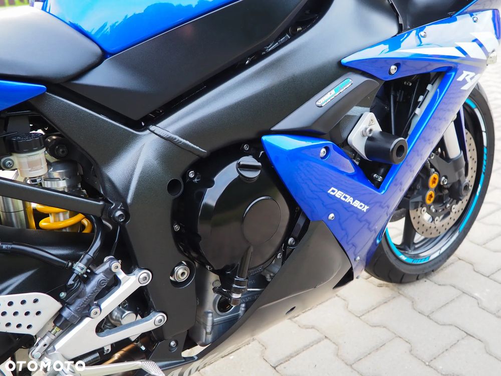 Yamaha R1 - 23