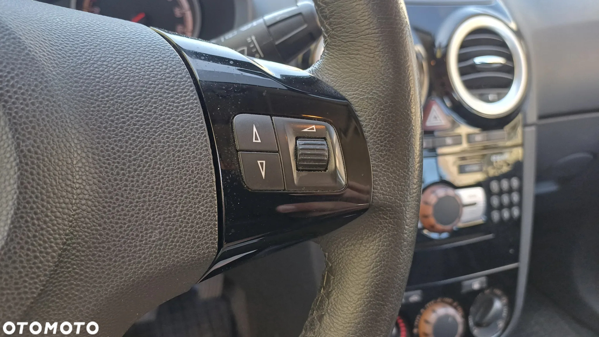 Opel Corsa 1.4 16V Cosmo - 13