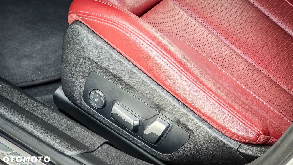 BMW Seria 3 330i M Sport - 12