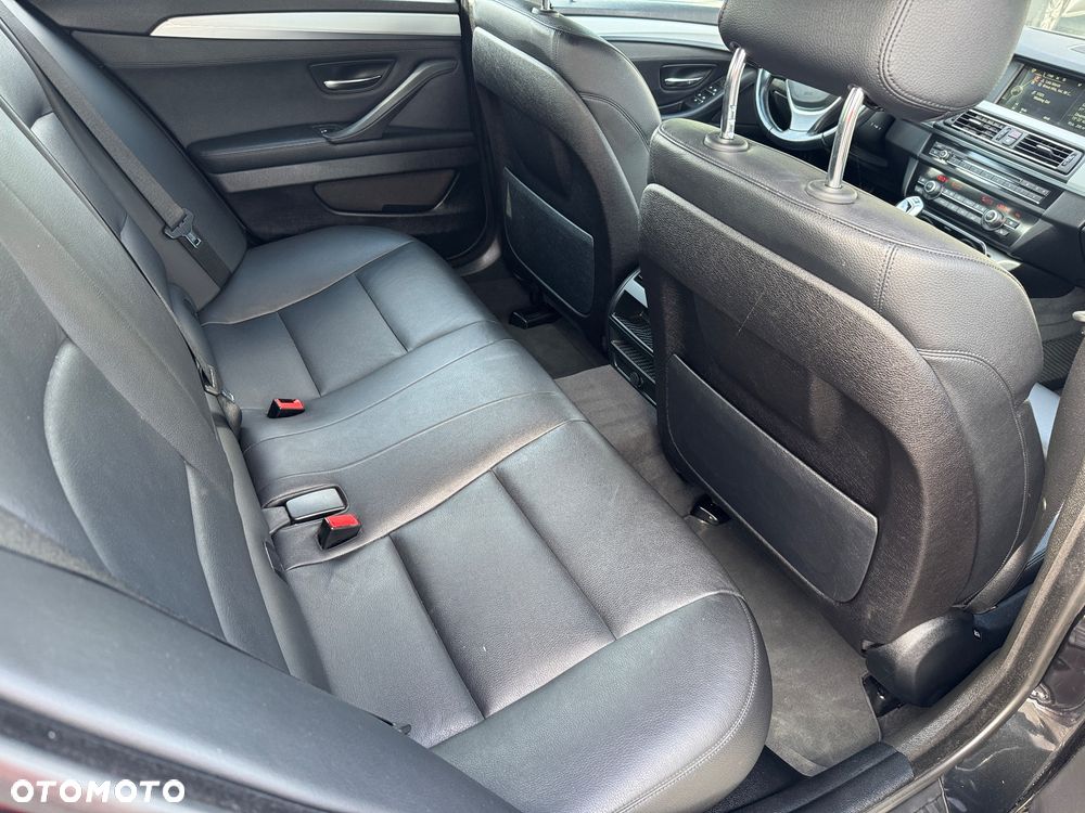 BMW Seria 5 520d - 24