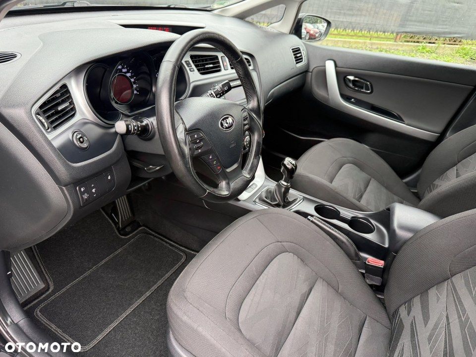 Kia Ceed 1.6 GDI Dream-Team Edition - 17