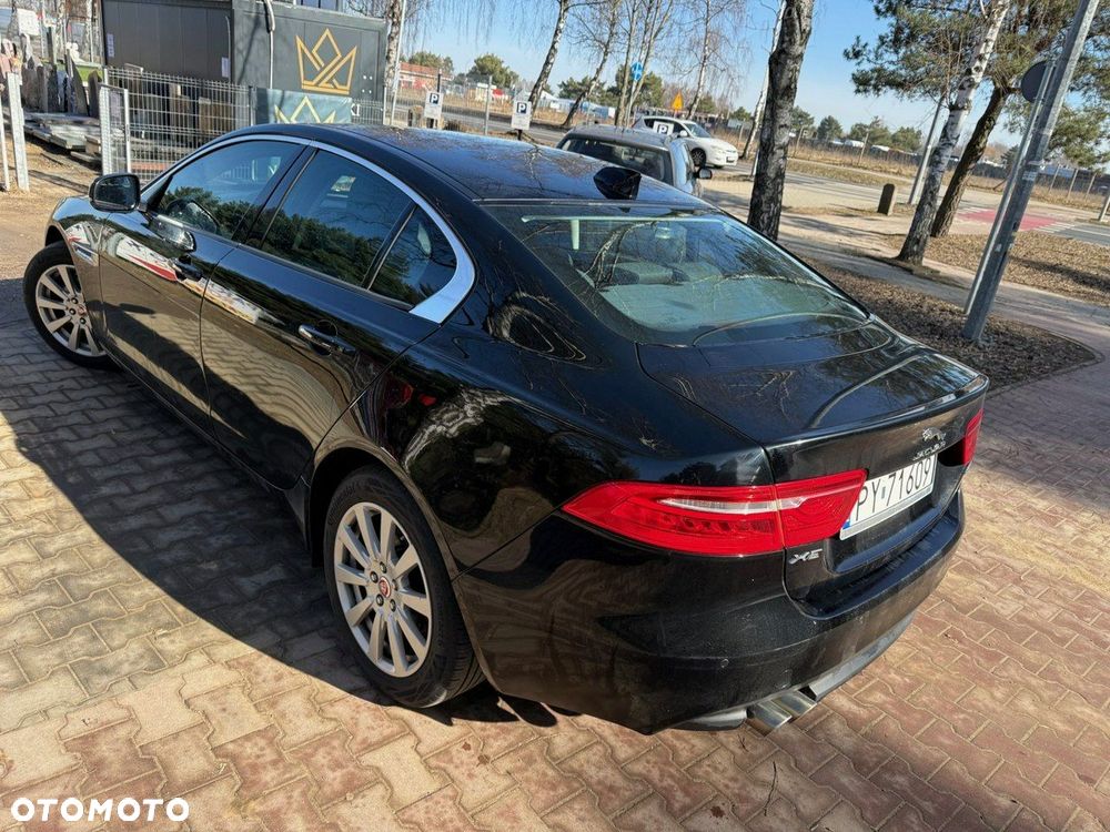 Jaguar XE - 4