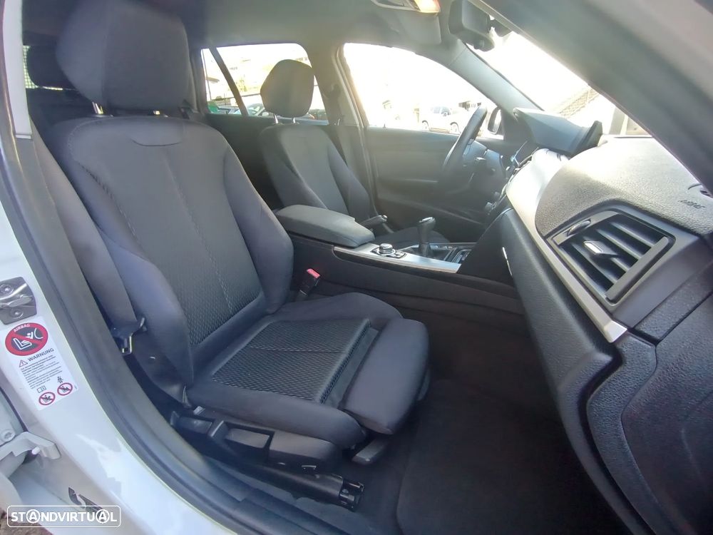 BMW 318 d Sport Line - 24