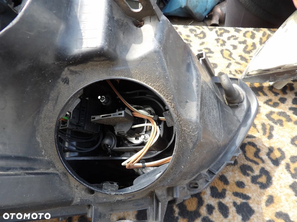 BMW - E60 - PRZED LIFT - PRAWA LAMPA PRZEDNIA - XENON DYNAMIC - PĘKNIĘTE SZKŁO - UK - 3
