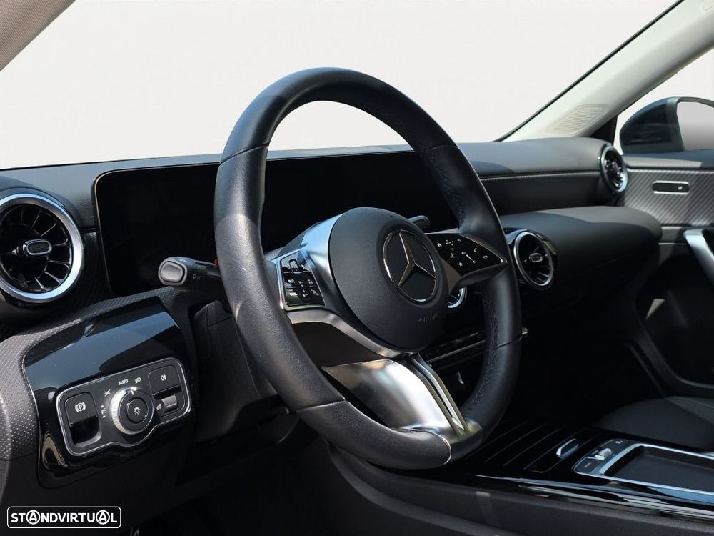 Mercedes-Benz A 250 Limousine - 11