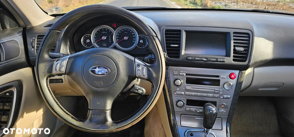 Subaru Legacy Kombi 3.0 4WD - 12