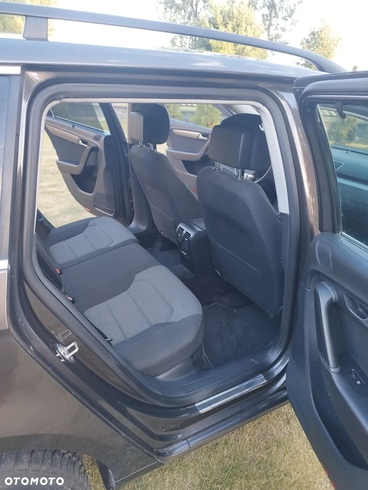 Volkswagen Passat - 9