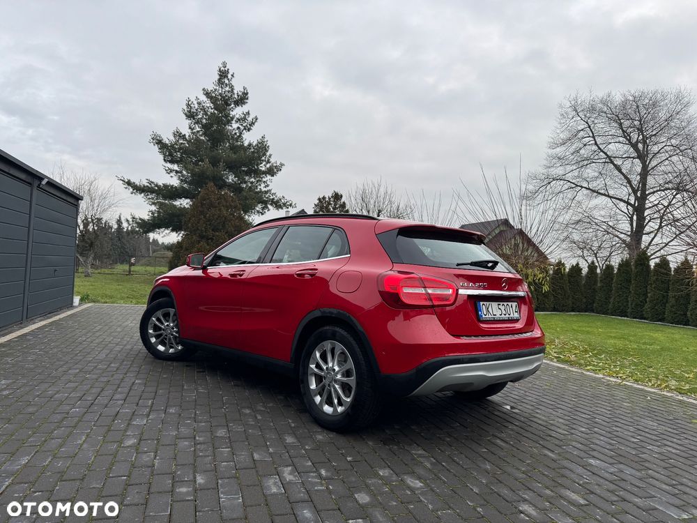Mercedes-Benz GLA 200 - 2