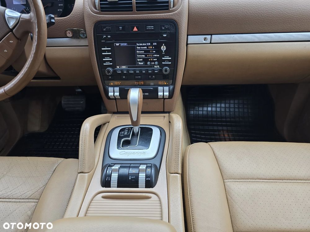 Porsche Cayenne - 17