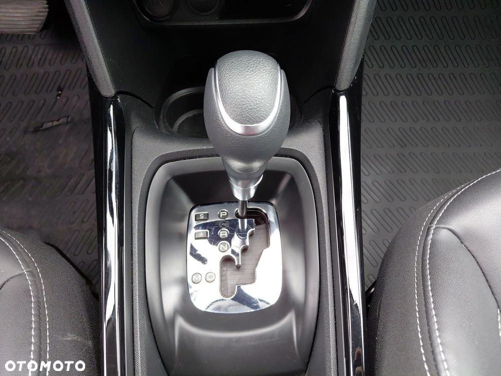 Peugeot 2008 1.2 Pure Tech GPF Allure S&S EAT6 - 26