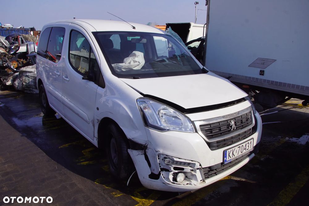 Auto na części - Peugeot Partner II Tepee Lift 1.6 HDI 99 KM BH02 20ET23 EWP 2016R Silnik Skrzynia Drzwi Błotnik Zderzak Lampa Lusterko Szyba Klamka Deska Kokpit Sterownik Moduł Czujnik Licznik Panel Kierownica - 1