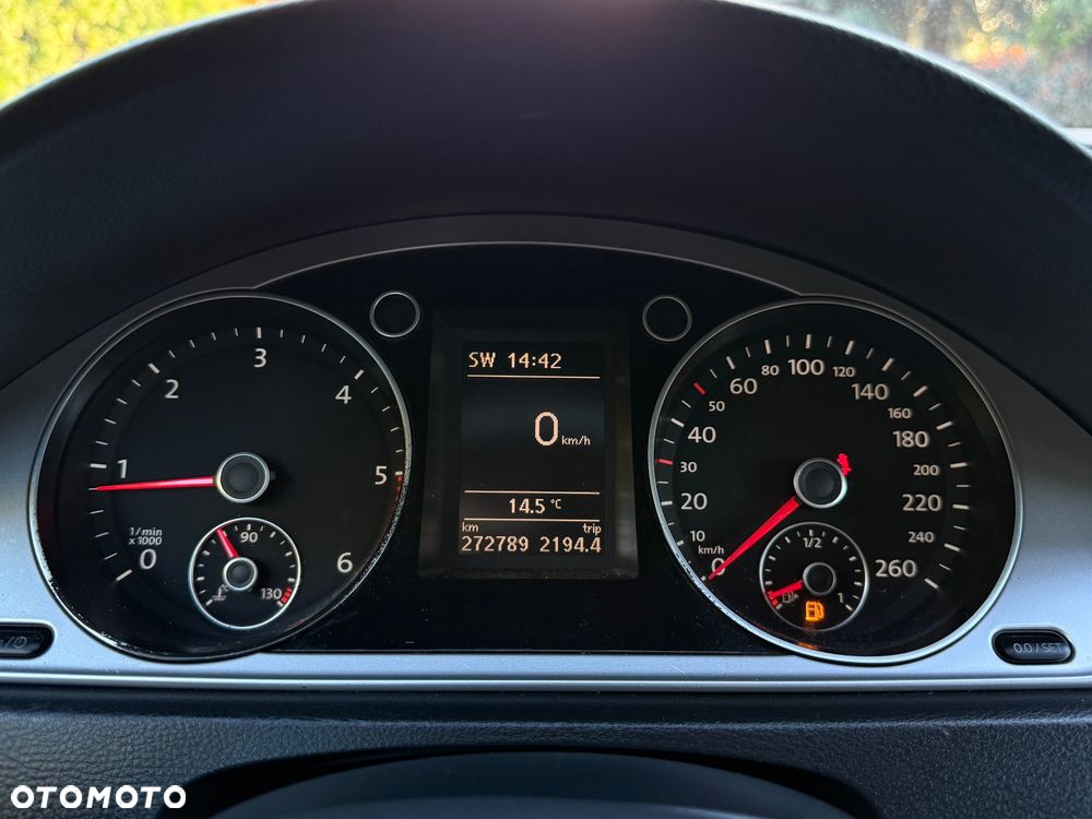 Volkswagen Passat - 12