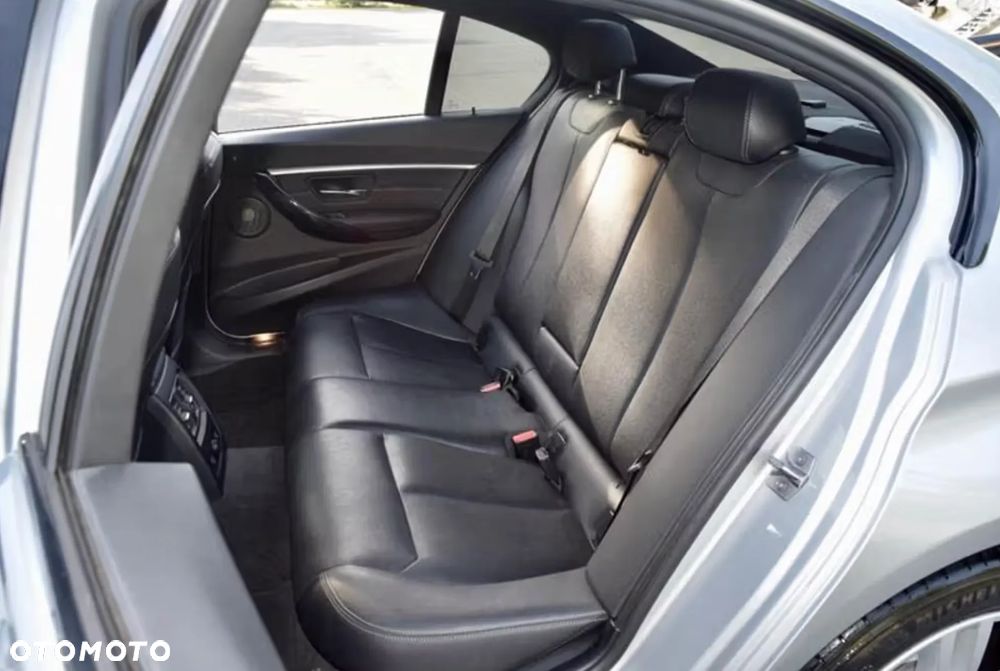 BMW Seria 3 330i xDrive - 20