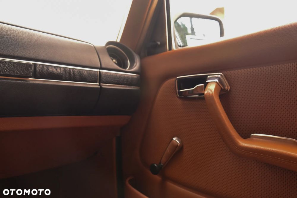 Mercedes-Benz W123 - 12