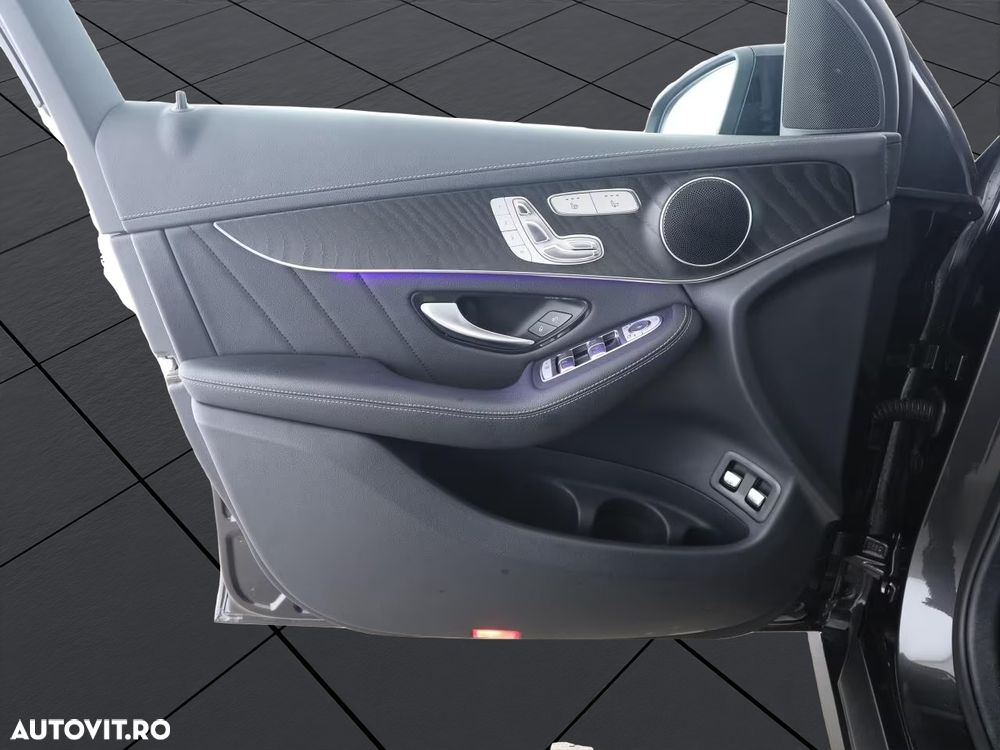 Mercedes-Benz GLC 300 e 4Matic 9G-TRONIC AMG Line - 12