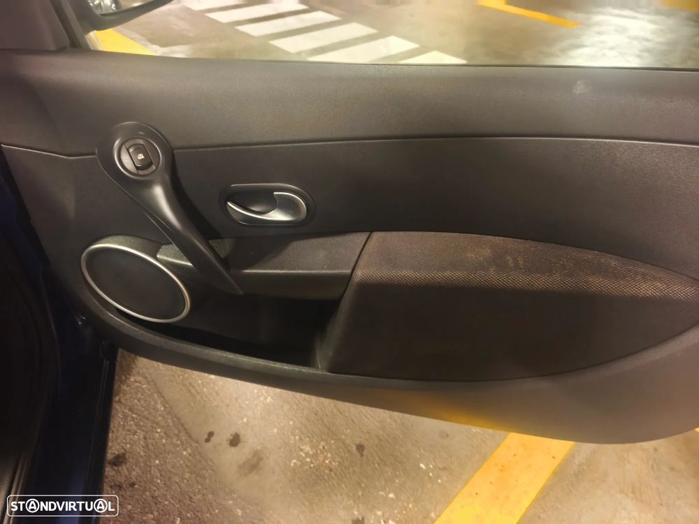 Renault Clio 1.2 16V Confort - 9