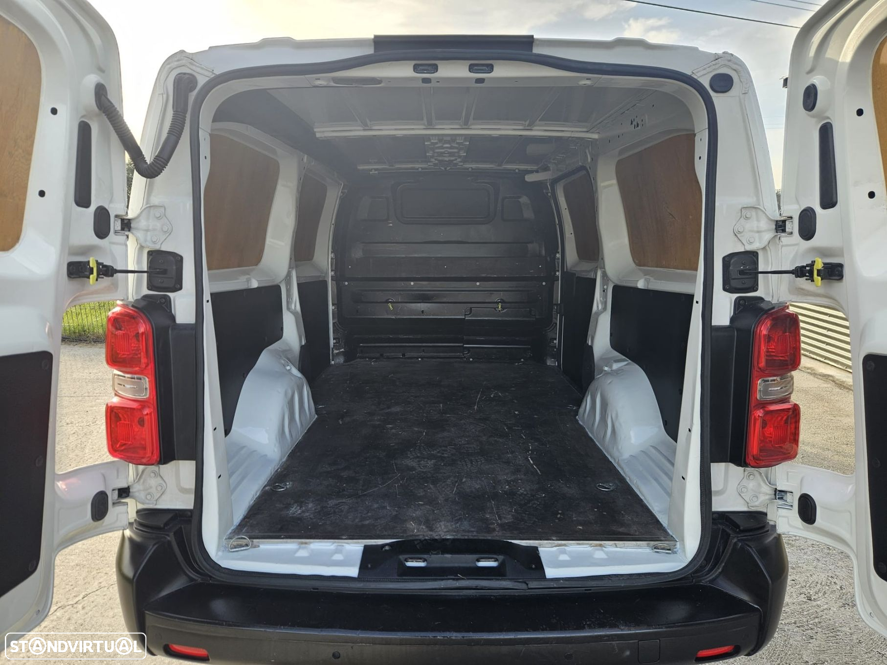Opel Vivaro 1.5 CDTi L2H1 Essentia - 34