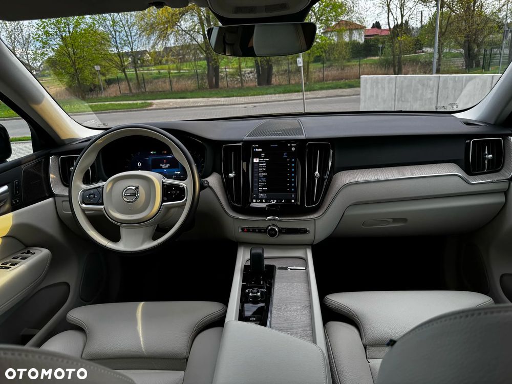 Volvo XC 60 B4 B Plus Dark - 32