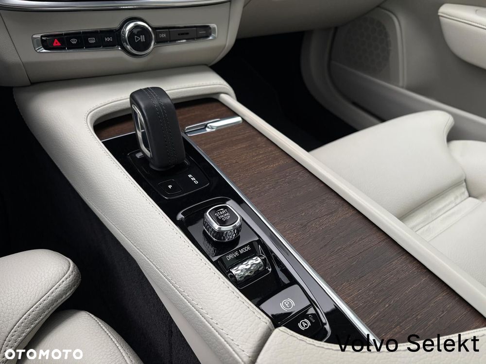 Volvo V90 Cross Country - 32