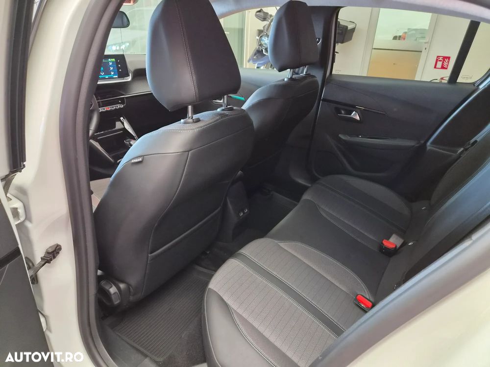 Peugeot 208 e-208 Allure - 12