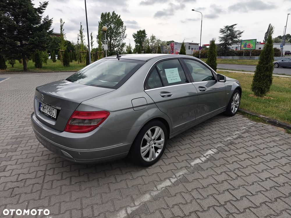 Mercedes-Benz Klasa C 180 CGI BlueEff Avantgarde - 3