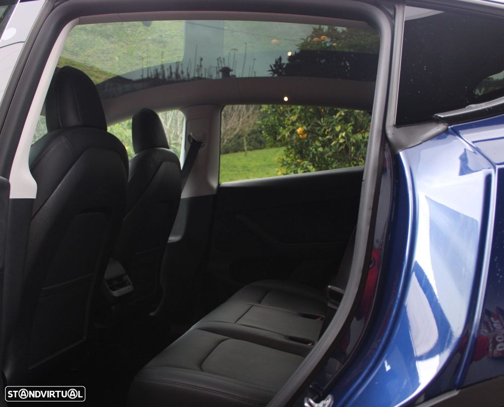 Tesla Model Y Long Range Dual Motor AWD - 12