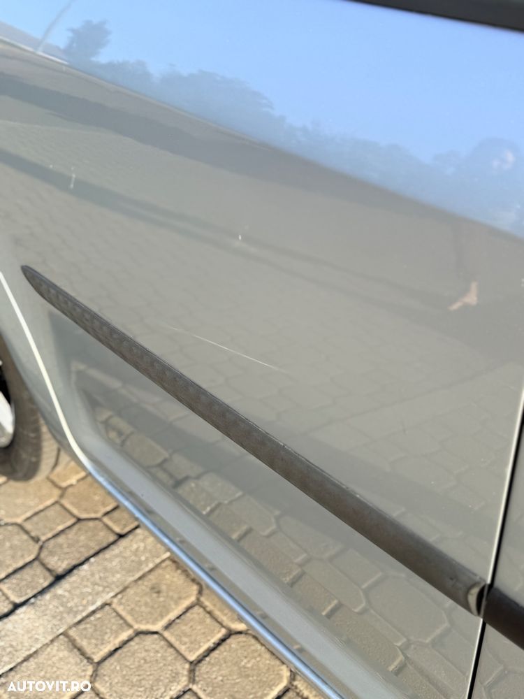 Volkswagen Touran 1.6 TDI DSG Trendline - 10
