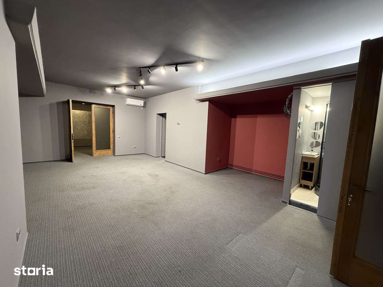 Apartament cu garaj, grădină, aer conditionat și centrală proprie — fotografia 1