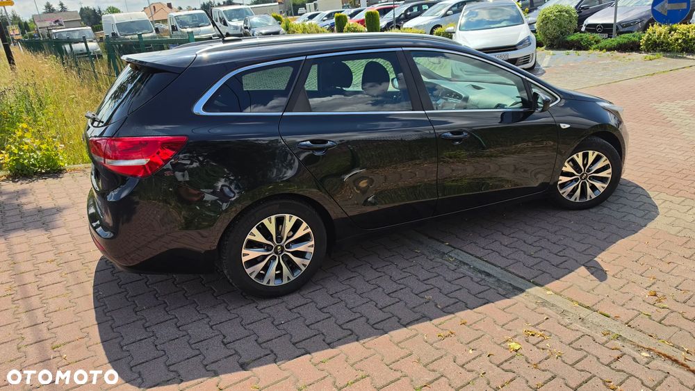 Kia Ceed 1.6 GDI Dream Team Edition - 16