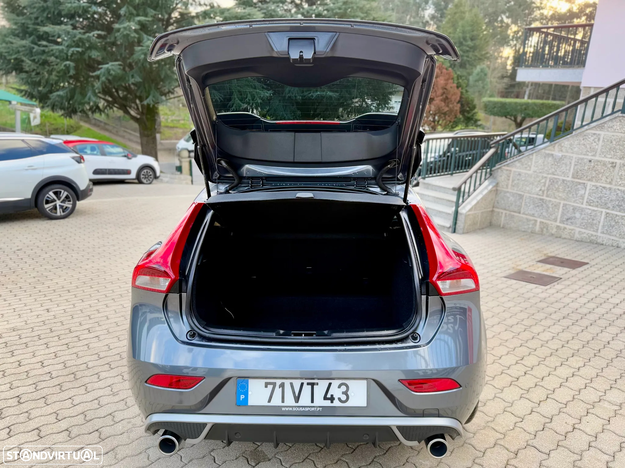 Volvo V40 1.6 D2 R-Design - 25