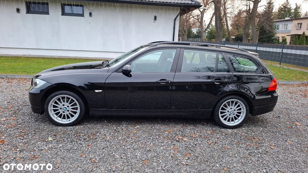 BMW Seria 3 320i Touring - 2